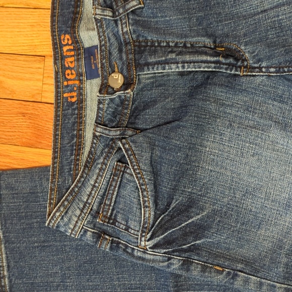 D. Jeans - Picture 3 of 6